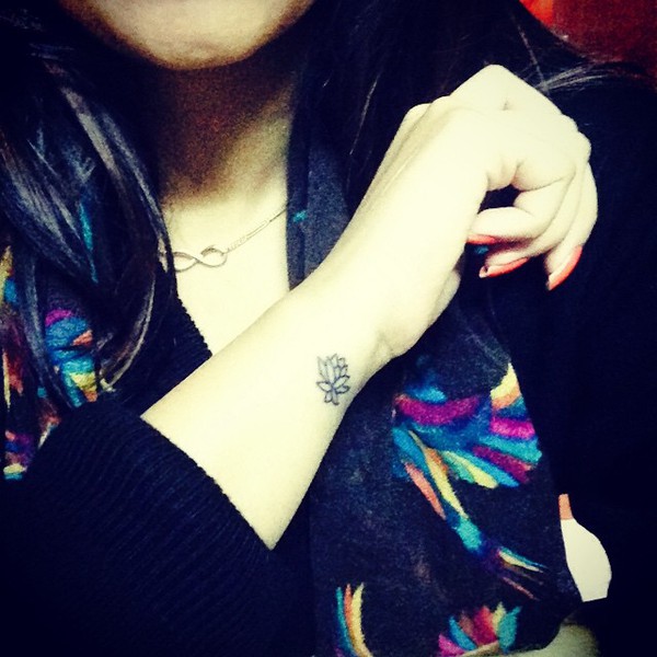 25 h&igrave;nh xăm cổ tay quyến rũ c&aacute;c c&ocirc; g&aacute;i ngay từ c&aacute;i nh&igrave;n đầu ti&ecirc;n 16