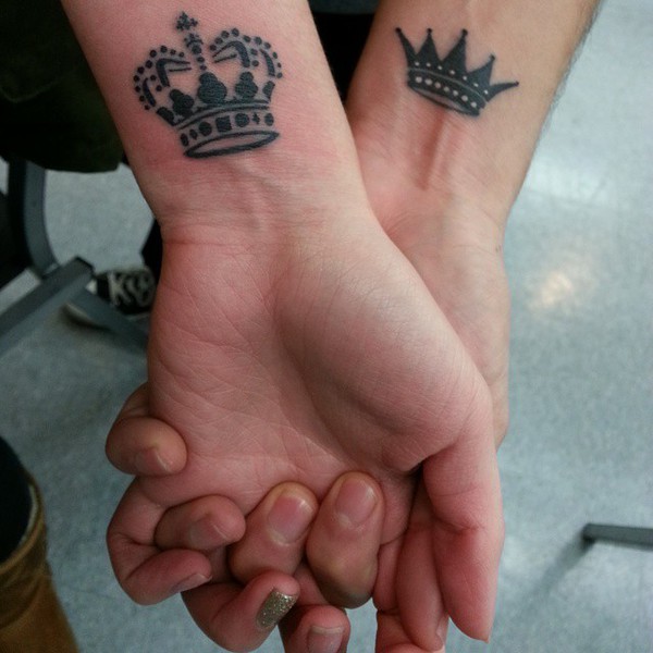 35 hình xăm King Queen cực đẹp cho các cặp đôi | Matching tattoos, Cute  couple tattoos, Matching couple tattoos