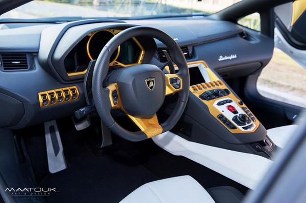 Lóa mắt với Lamborghini Aventador Roadster độ bằng vàng thật 4