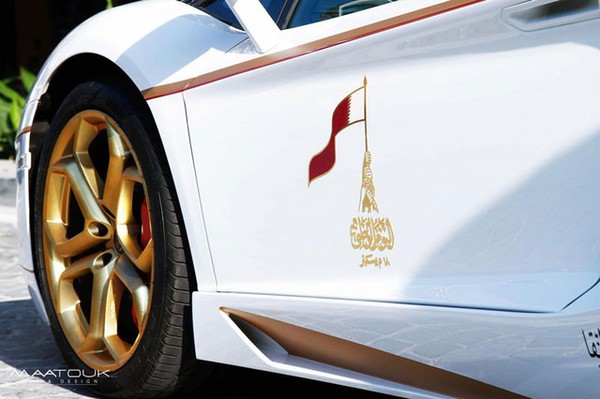 Lóa mắt với Lamborghini Aventador Roadster độ bằng vàng thật 11
