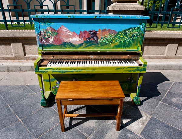 Thích thú với những cây đàn Piano đầy màu sắc trên khắp thế giới 12
