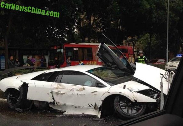 5 si&ecirc;u xe Lamborghini gặp tai nạn trong c&ugrave;ng một ng&agrave;y tại Trung Quốc 1