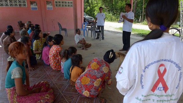 Campuchia: B&aacute;c sĩ bị c&aacute;o buộc l&agrave;m l&acirc;y HIV cho hơn 100 người 2