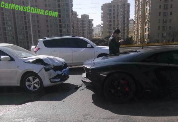 5 si&ecirc;u xe Lamborghini gặp tai nạn trong c&ugrave;ng một ng&agrave;y tại Trung Quốc 4