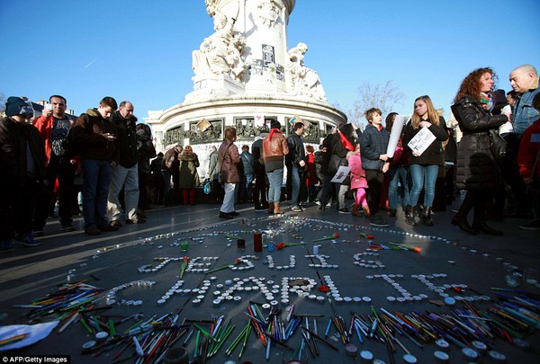 Một triệu người tham gia diễu hành tưởng nhớ các nạn nhân vụ xả súng Paris 10