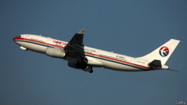 Trung Quốc: 25 hành khách bị bắt do mở cửa thoát hiểm máy bay 2