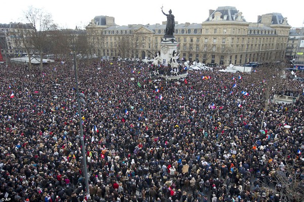 Một triệu người tham gia diễu hành tưởng nhớ các nạn nhân vụ xả súng Paris 2