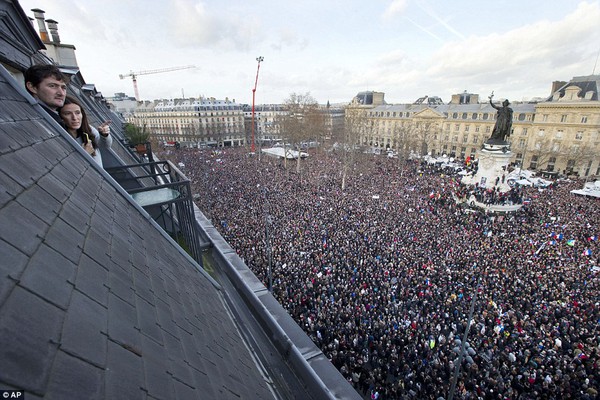 Một triệu người tham gia diễu hành tưởng nhớ các nạn nhân vụ xả súng Paris 6