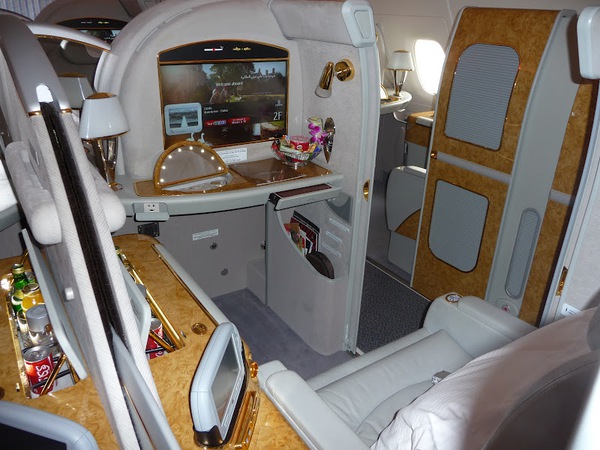 Ghế hạng nhất trên máy bay A380 của hãng Emirates "sang chảnh" đến mức nào? 7