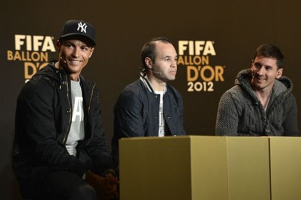 Messi cười vào mặt Ronaldo vì "né" bầu QBV 2012 1