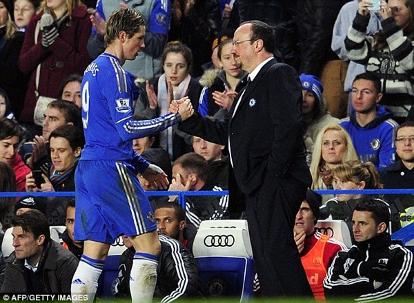 Benitez và Torres hứng cơn thịnh nộ của fan sau trận thua "muối mặt" 4