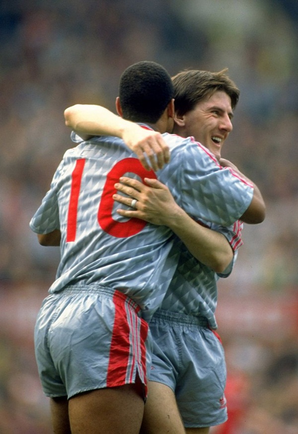 Những khoảnh khắc ấn tượng của c&aacute;c trận derby MU - Liverpool 11