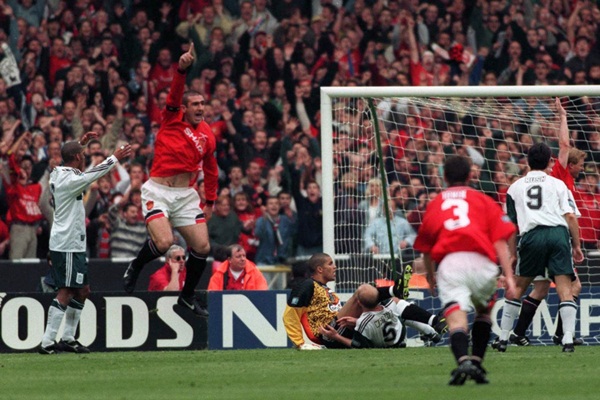 Những khoảnh khắc ấn tượng của c&aacute;c trận derby MU - Liverpool 14