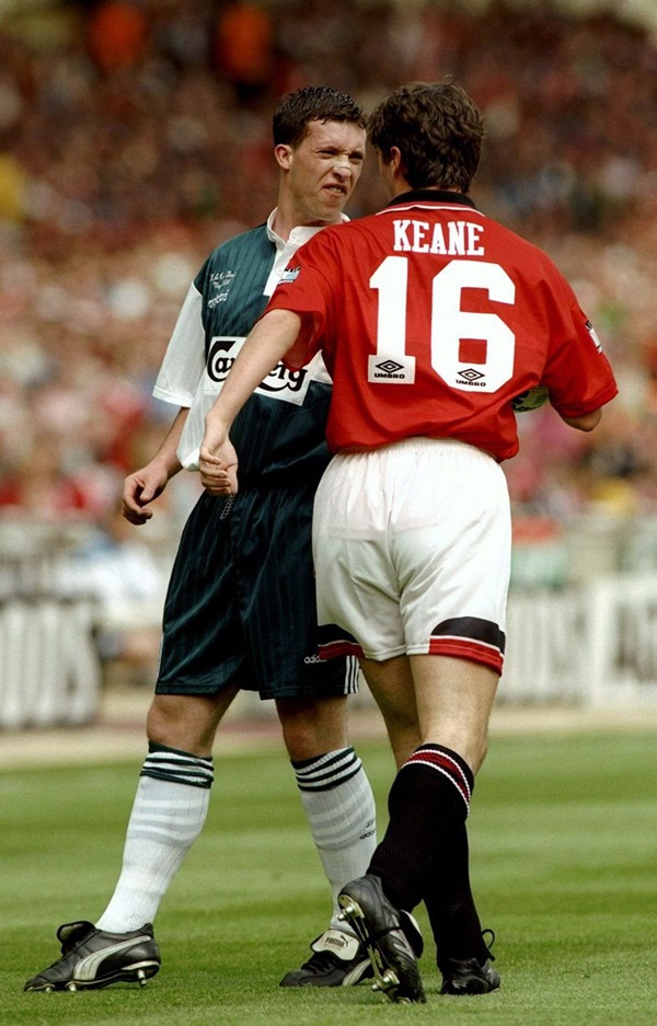 Những khoảnh khắc ấn tượng của c&aacute;c trận derby MU - Liverpool 15