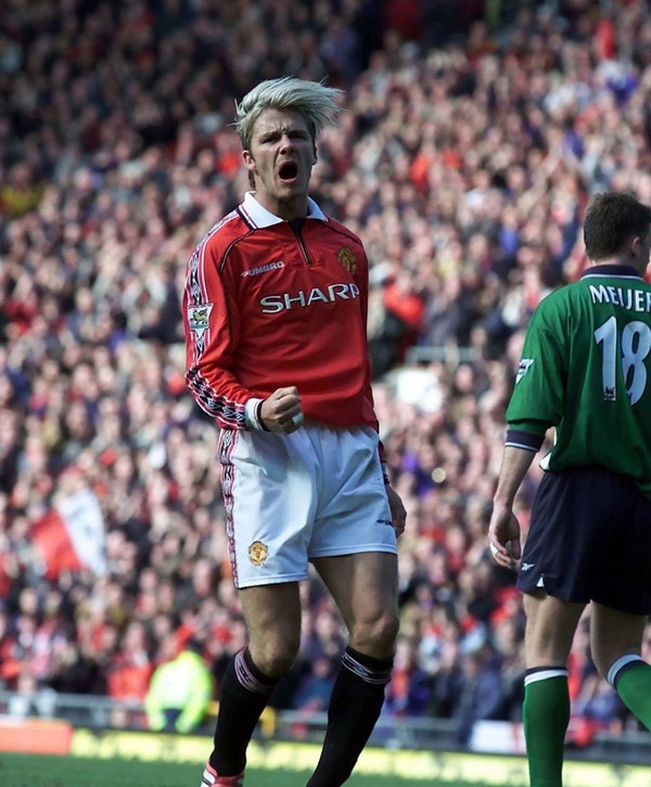 Những khoảnh khắc ấn tượng của c&aacute;c trận derby MU - Liverpool 26