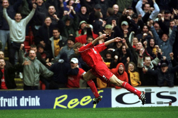 Những khoảnh khắc ấn tượng của c&aacute;c trận derby MU - Liverpool 29