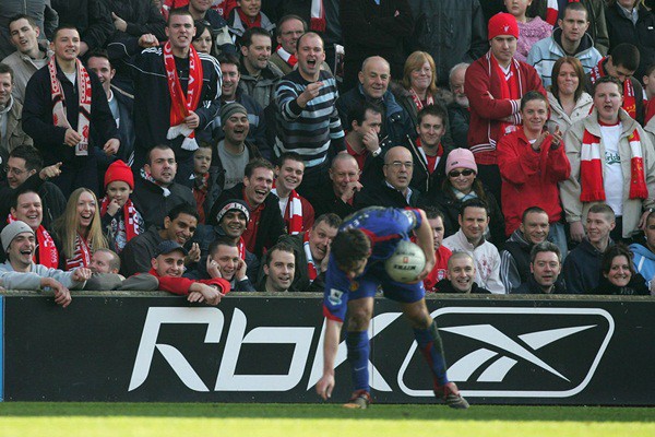 Những khoảnh khắc ấn tượng của c&aacute;c trận derby MU - Liverpool 39