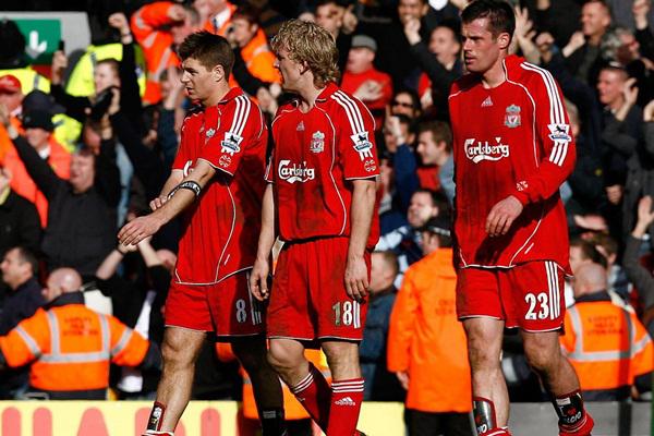 Những khoảnh khắc ấn tượng của c&aacute;c trận derby MU - Liverpool 42