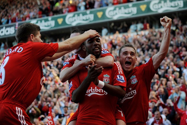 Những khoảnh khắc ấn tượng của c&aacute;c trận derby MU - Liverpool 43
