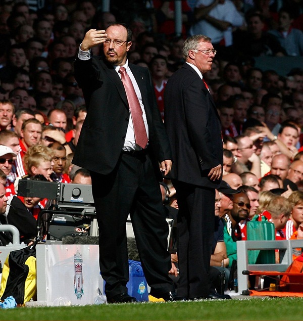 Những khoảnh khắc ấn tượng của c&aacute;c trận derby MU - Liverpool 44
