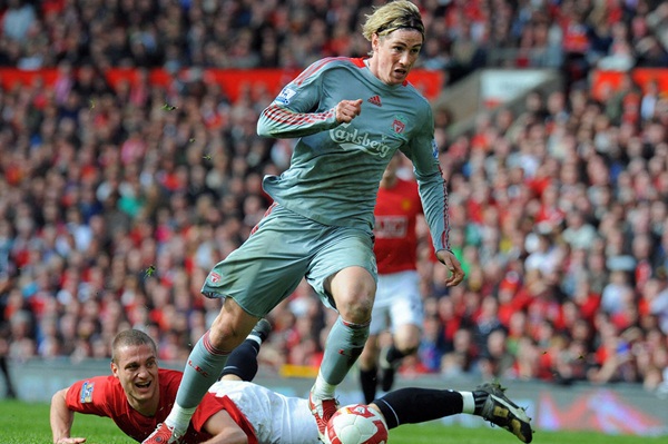 Những khoảnh khắc ấn tượng của c&aacute;c trận derby MU - Liverpool 47