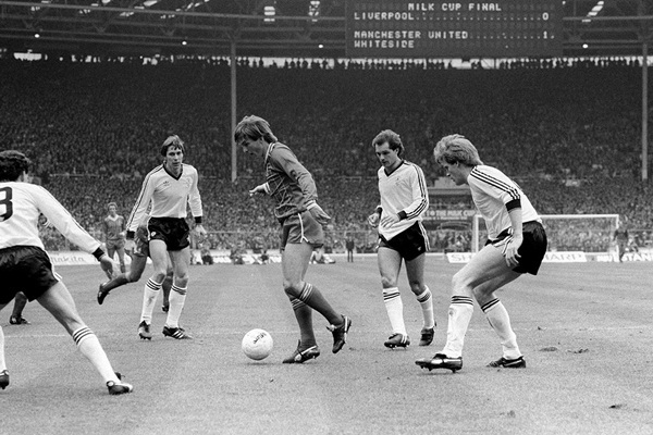 Những khoảnh khắc ấn tượng của c&aacute;c trận derby MU - Liverpool 6