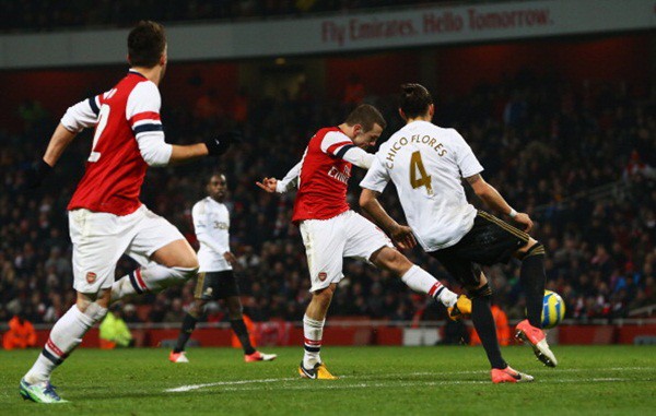 Arsenal - Swansea: Wilshere đưa Pháo Thủ đi tiếp 2
