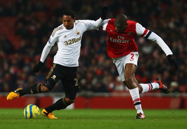 Arsenal - Swansea: Wilshere đưa Pháo Thủ đi tiếp 1