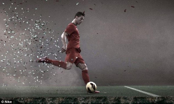 Ronaldo "thổi bay tất cả" trong quảng cáo mới của Nike 1
