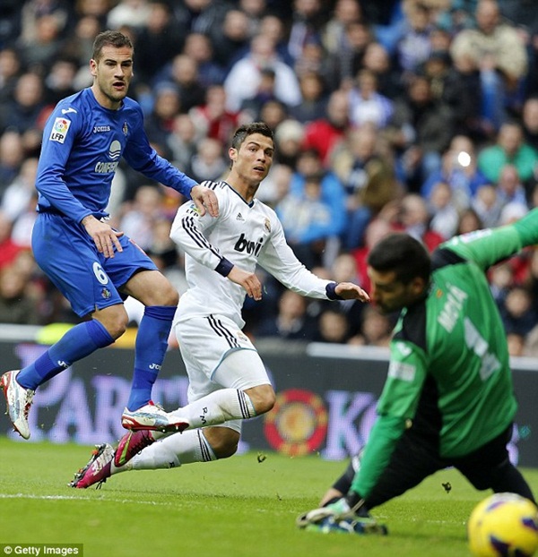 Ronaldo lập hattrick thứ 19: Động lực là Ronaldo Junior 1