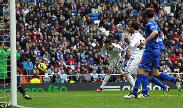 Ronaldo lập hattrick thứ 19: Động lực là Ronaldo Junior 2