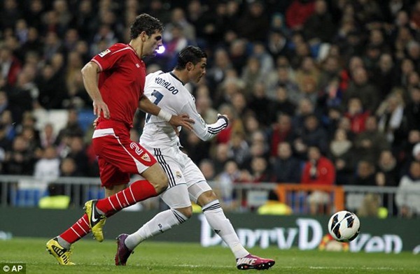 Ronaldo "dọa" MU bằng hattrick trước Sevilla 3