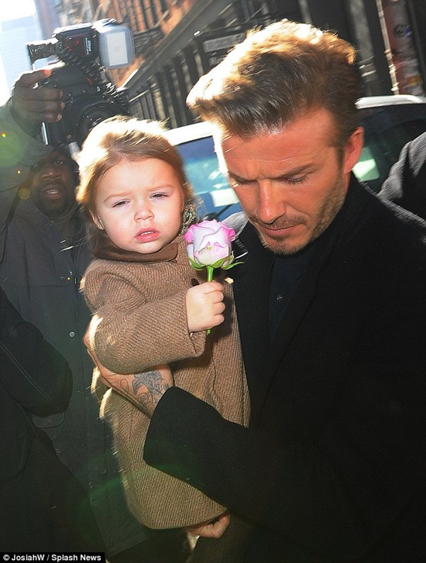 Beckham tặng hoa hồng cho con gái cưng Harper Seven 1