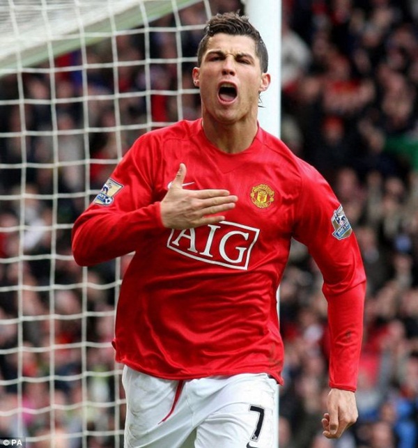MU tính nhờ Nike mua lại... Ronaldo 3