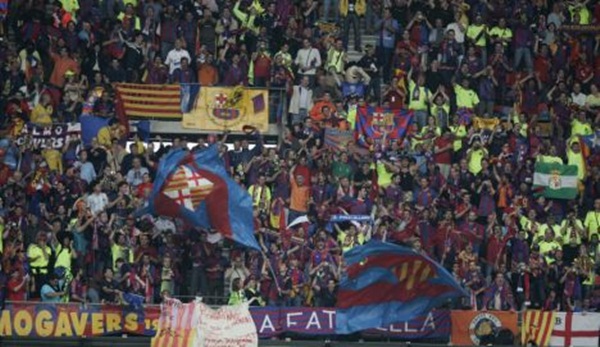 Fan cuồng Barcelona... chặt đầu bạn vì El Clasico 1