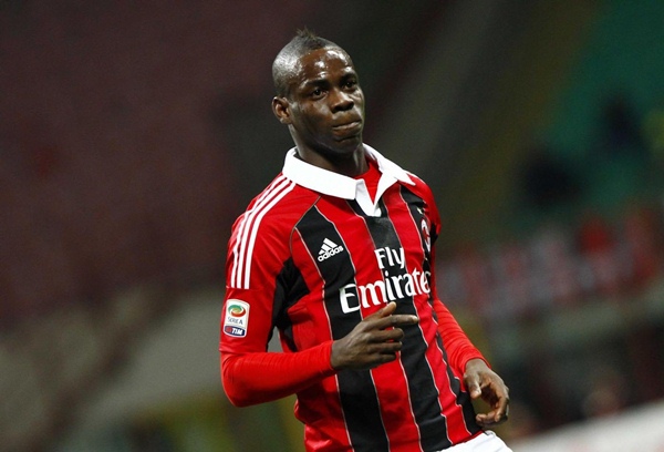 Lộ ảnh đôi giày rằn ri thời thượng của Balotelli 6