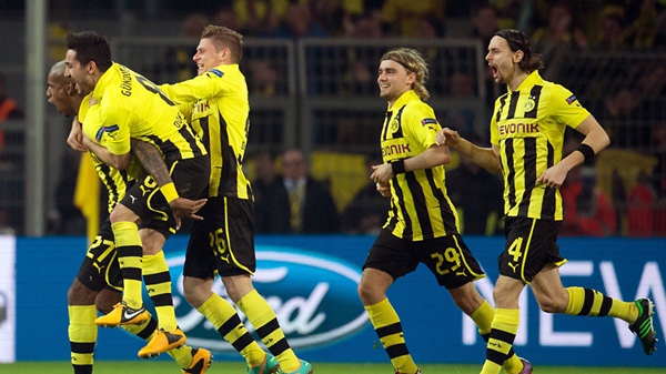 1h45 4/4 Malaga - Borussia Dortmund: Cân bằng 3