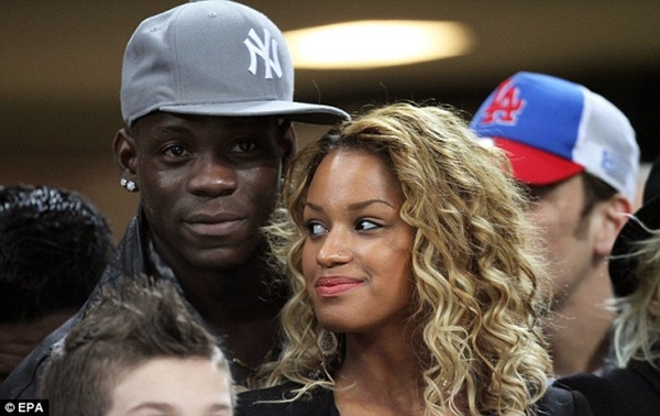 Siêu mẫu Fanny nhiễm style "rằn ri" của Balotelli 5