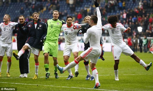 Chính thức: Bayern Munich vô địch, xác lập kỉ lục mới 9