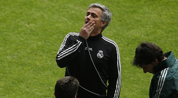 Mourinho khuyên Ronaldo ở lại Real Madrid 1