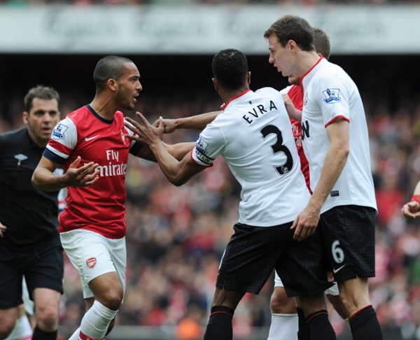 Nhìn lại ngày về Emirates đầy cảm xúc của Robin Van Persie 10