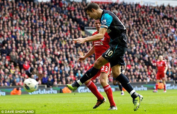 Chiêm ngưỡng những siêu phẩm "bóng sống" của Robin Van Persie 3