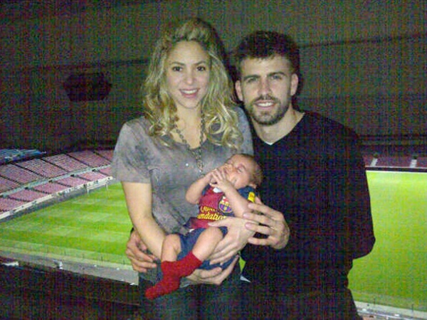 Pique yêu con trai hơn... bạn gái Shakira 4