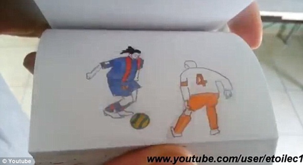 Ngắm Ronaldinho biểu diễn kĩ thuật qua tranh vẽ 2