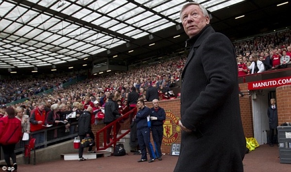 Vé xem trận cuối mùa của Manchester United tăng vùn vụt vì Sir Alex Ferguson 1