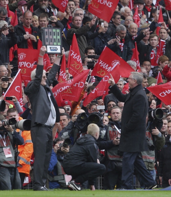 Cận cảnh lễ đăng quang đầy cảm xúc của Manchester United 16