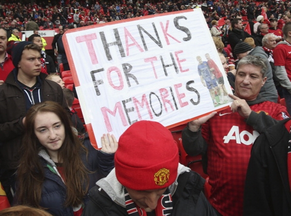 Cận cảnh lễ đăng quang đầy cảm xúc của Manchester United 9