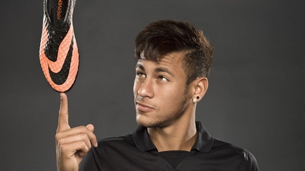 Neymar bảnh bao ra mắt "siêu giày" mới của Nike 1