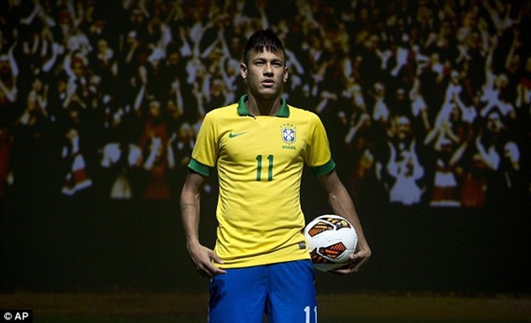 Neymar bảnh bao ra mắt "siêu giày" mới của Nike 4