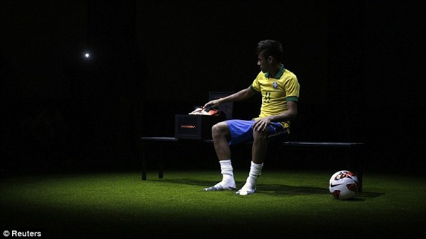 Neymar bảnh bao ra mắt "siêu giày" mới của Nike 8